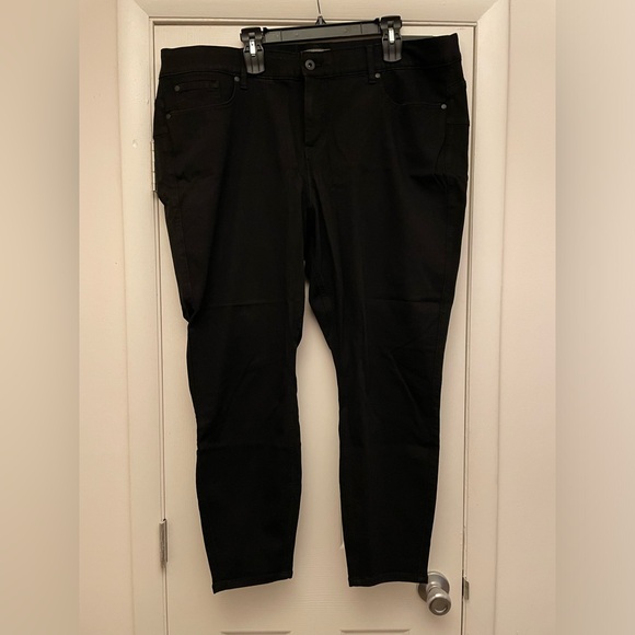 Torrid Premium Stretch Bombshell Skinny Black Jeans - Picture 1 of 5